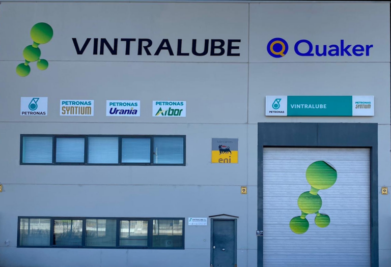 Foto de fachada de la nave de Vintralube